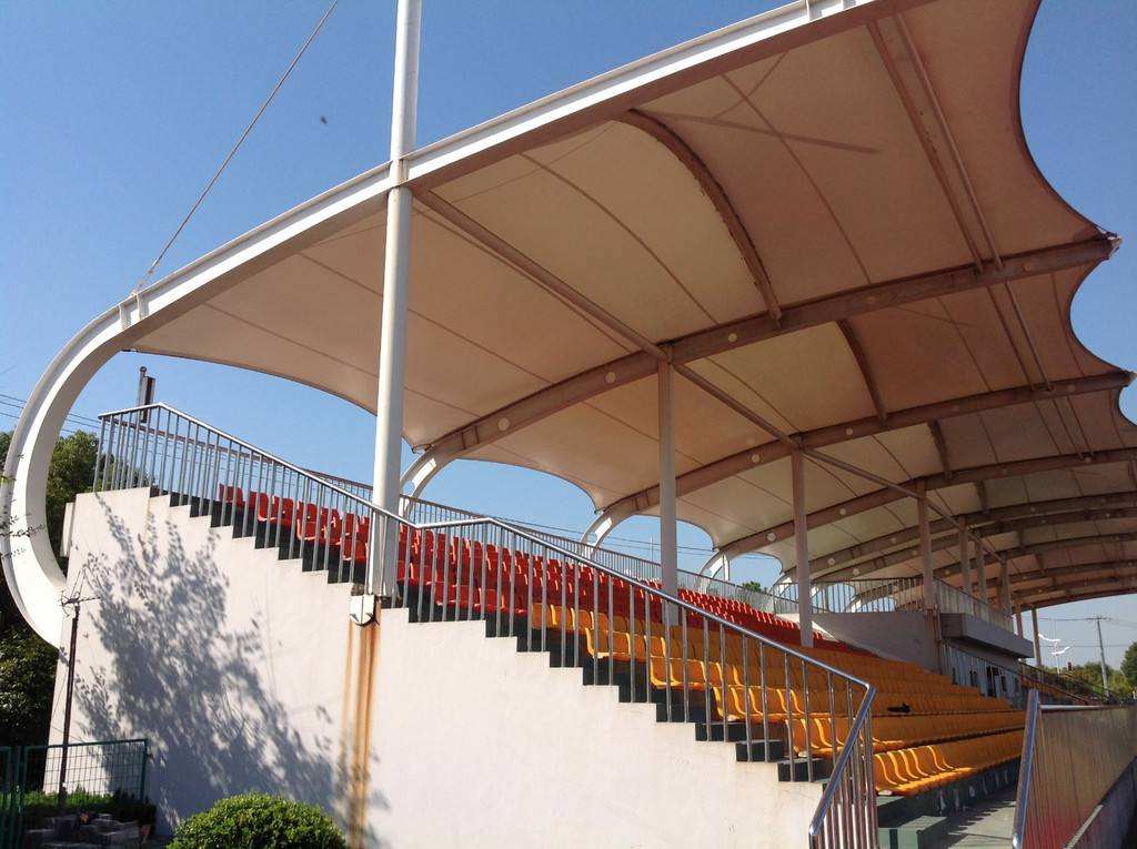 球場(chǎng)膜結(jié)構(gòu)遮陽(yáng)篷