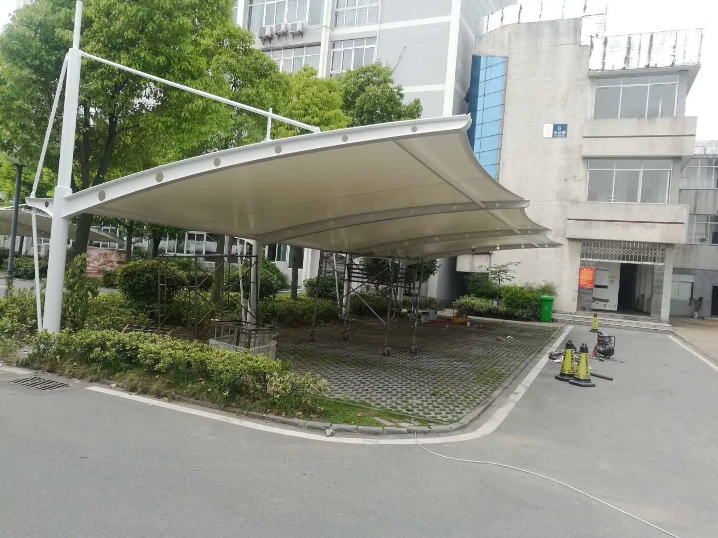 拉桿式膜結(jié)構(gòu)停車篷