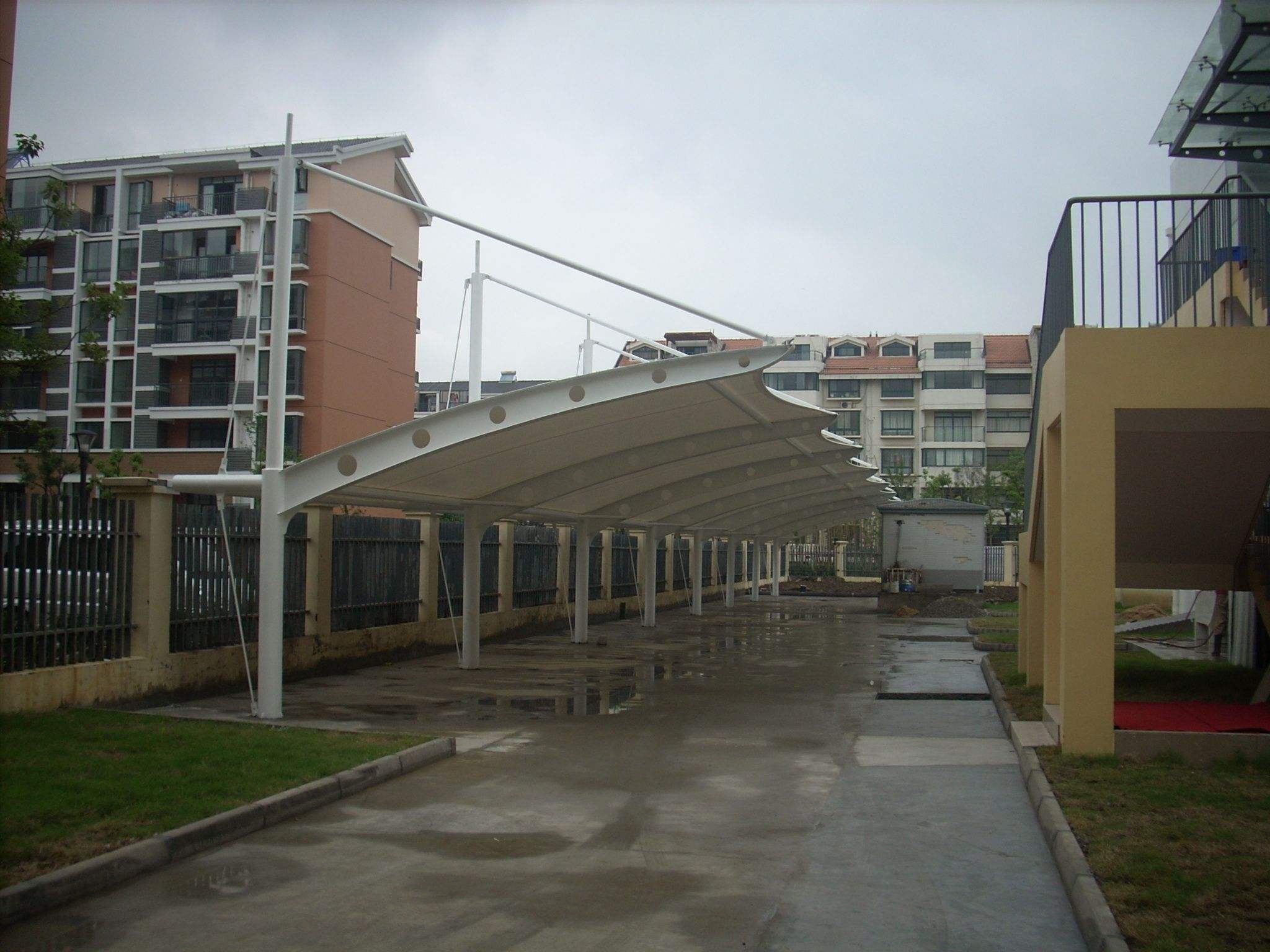 拉桿式膜結(jié)構(gòu)停車篷